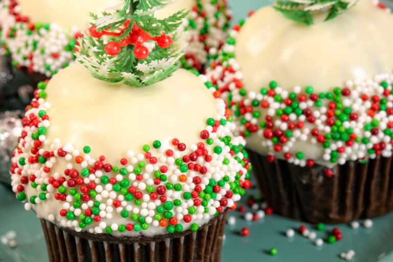 sugar pearls for cakes​