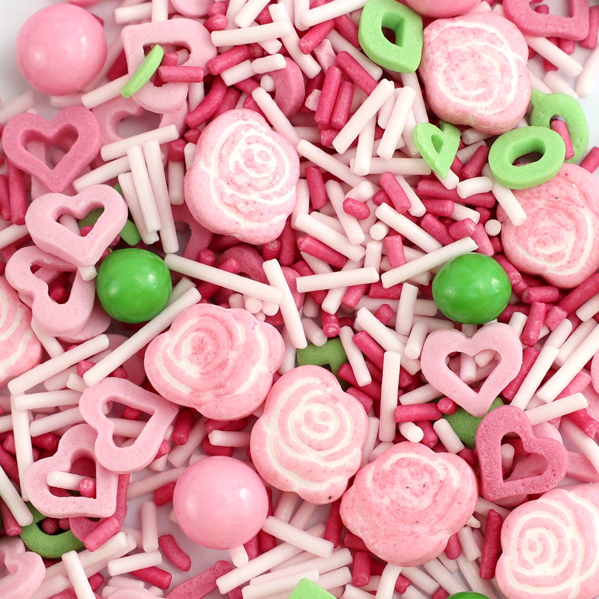 Natural-colour sprinkles infographic: beetroot, turmeric, spirulina and berry colour sources on cakes, cupcakes, donuts and cookies, and how light, heat and humidity affect natural shades